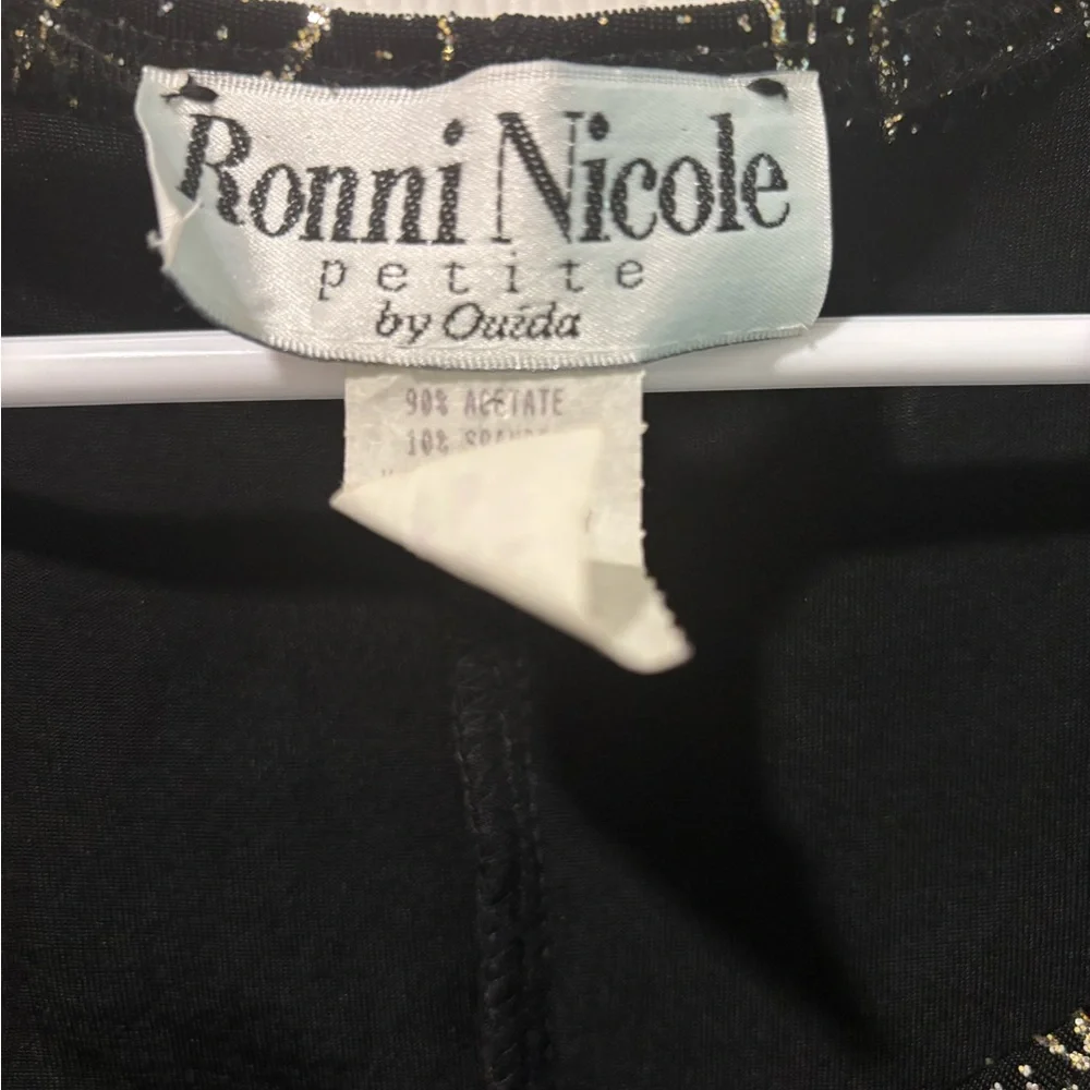 Ronni Nicole Black and Silver Graphic Crop Blouse - Picture 3 of 4